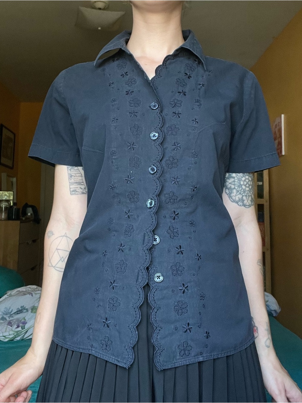 Vintage Scalloped Short Sleeve Button-up